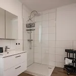 Moderne Mit Balkon - Nahe Kurpark & Messezentrum Бад-Зальцуфлен