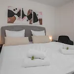 Moderne Mit Balkon - Nahe Kurpark & Messezentrum