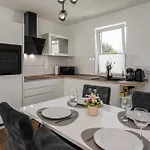 Moderne Mit Balkon - Nahe Kurpark & Messezentrum Апартаменты *
