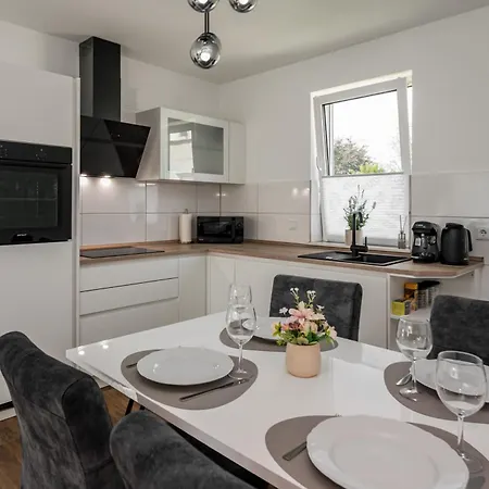 Moderne Mit Balkon - Nahe Kurpark & Messezentrum Apartamento *