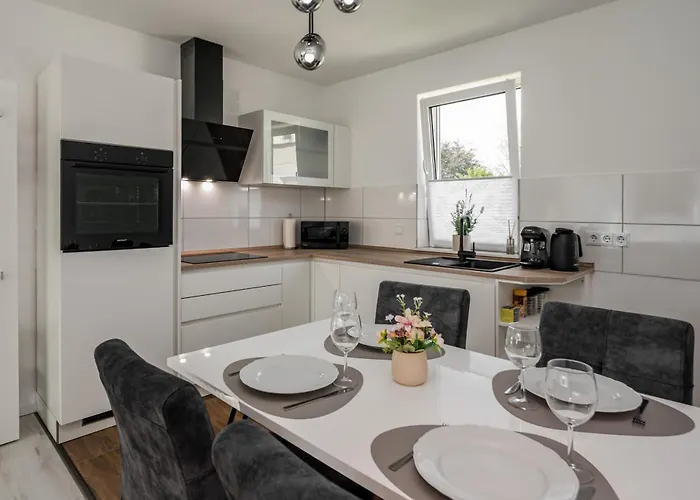 Moderne Mit Balkon - Nahe Kurpark & Messezentrum Appartement *