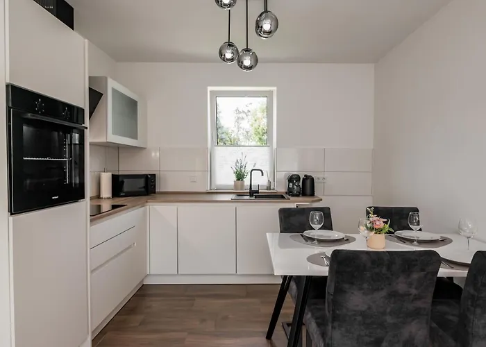 Moderne Mit Balkon - Nahe Kurpark & Messezentrum